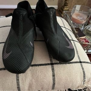 Nike Phantom VSN cleats black US 7
